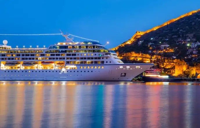Travel With Mediterranean Cruises to See The Beauty of Sea